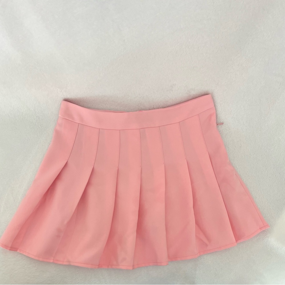 Size large Fashion skirt pleated pink.